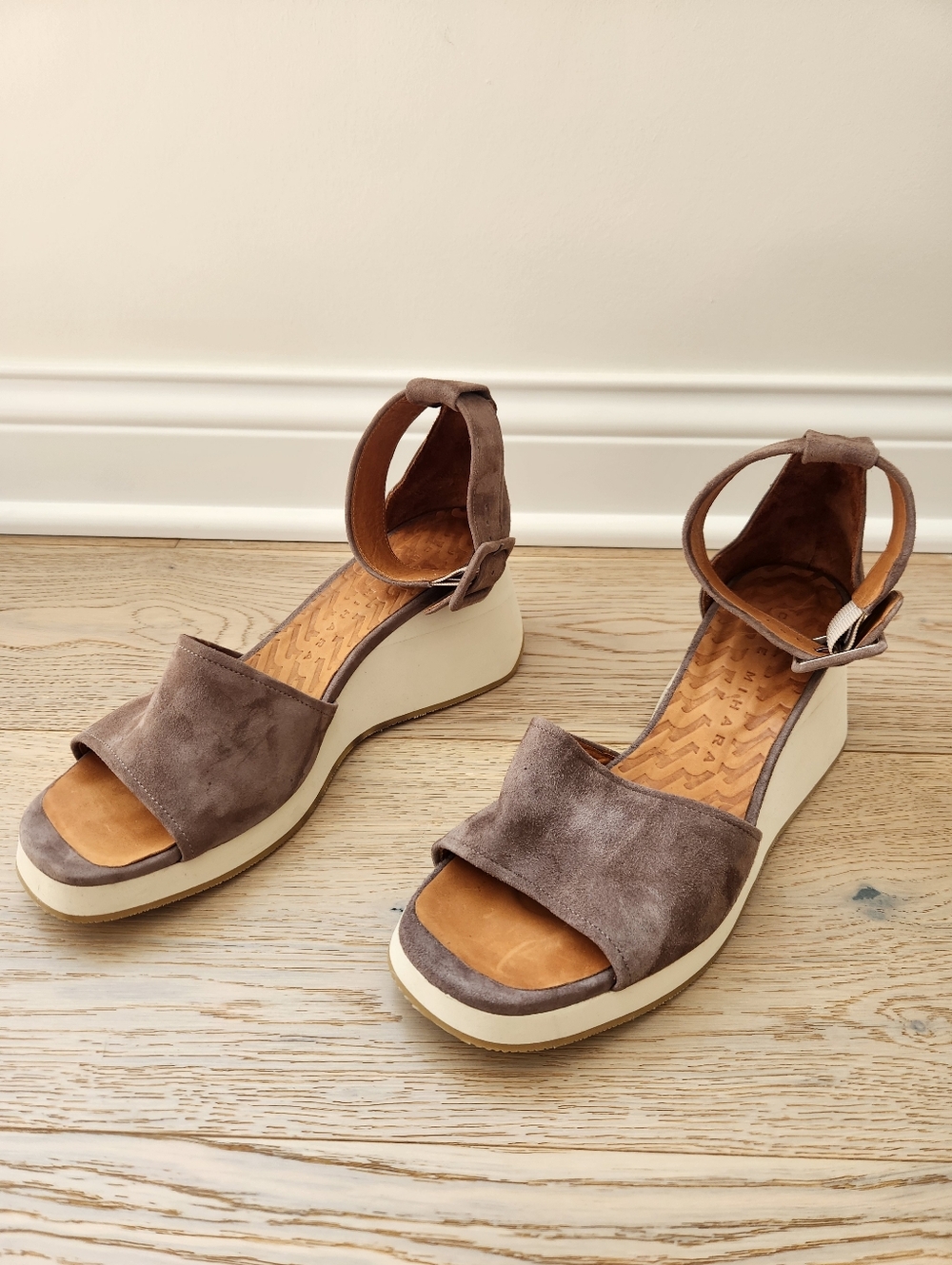 Chie Mihara Platform Wedge Suede Buckle Ankle Strap Sandals 75791 Size 42